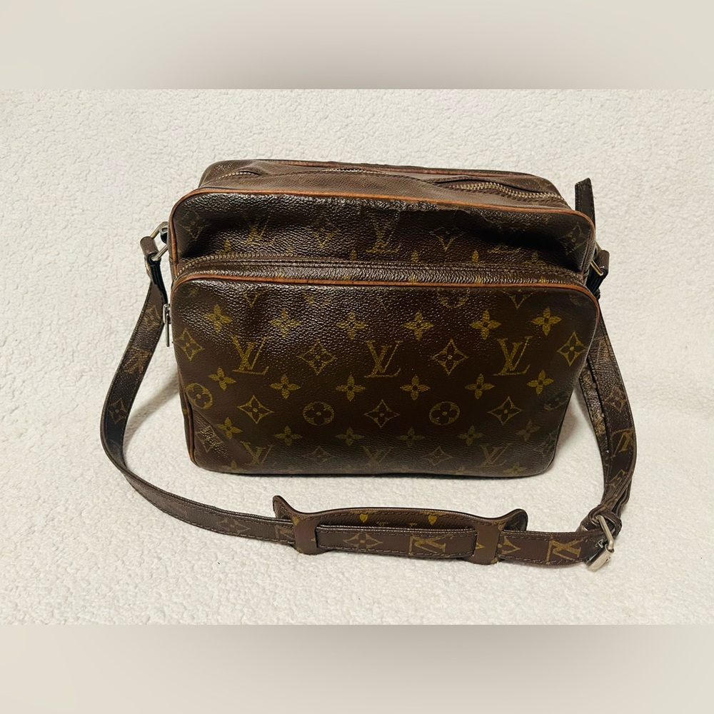 Louis Vuitton Nile Vintage Shoulder Bag - Picture 5 of 16